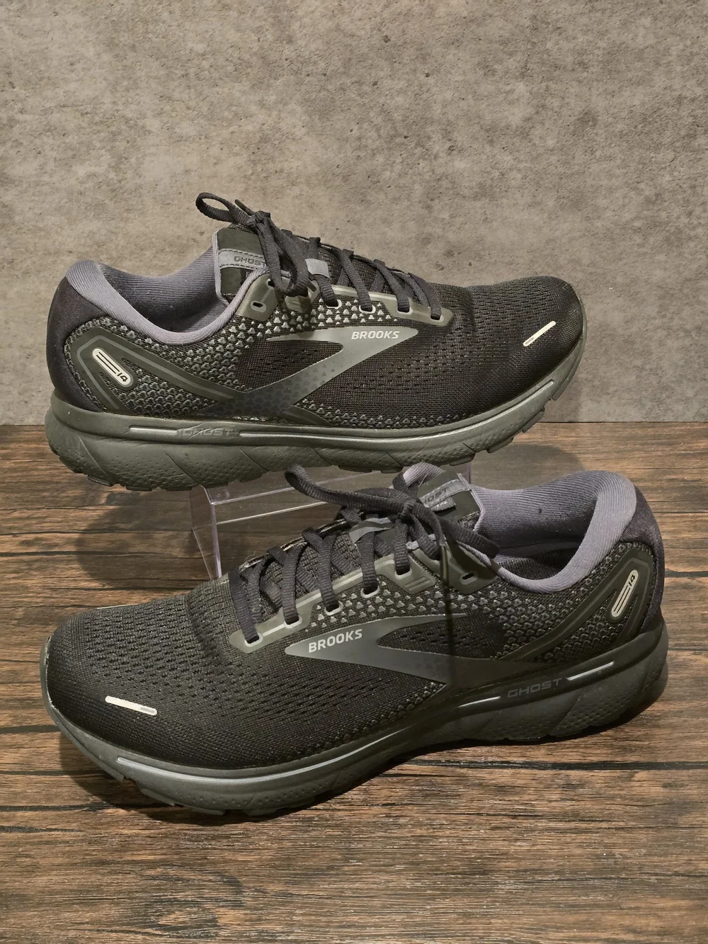 Brooks sanitized mesh